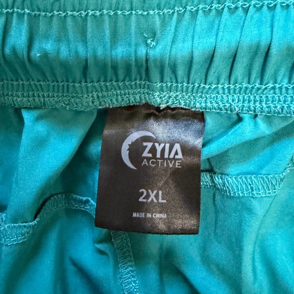 Teal men’s zyia active shorts xxl but fit like xl - Picture 3 of 3